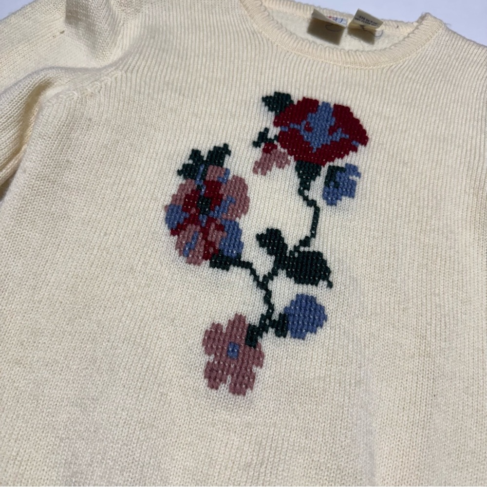 Vtg Cottage Core 100% Wool Embroidered‎ Needlepoint Floral Sweater Medium Granny - Picture 2 of 8